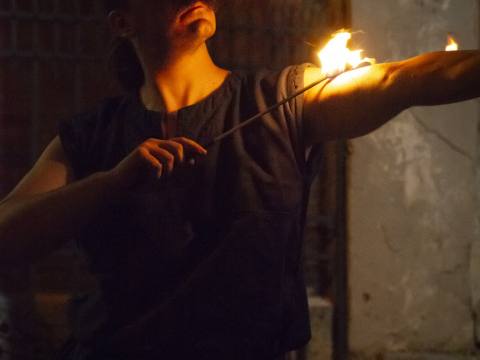 Athanor, braccio teso con la fiamma