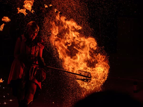 Fiammata durante lo spettacolo serale, Brindisi Montagna 2022
