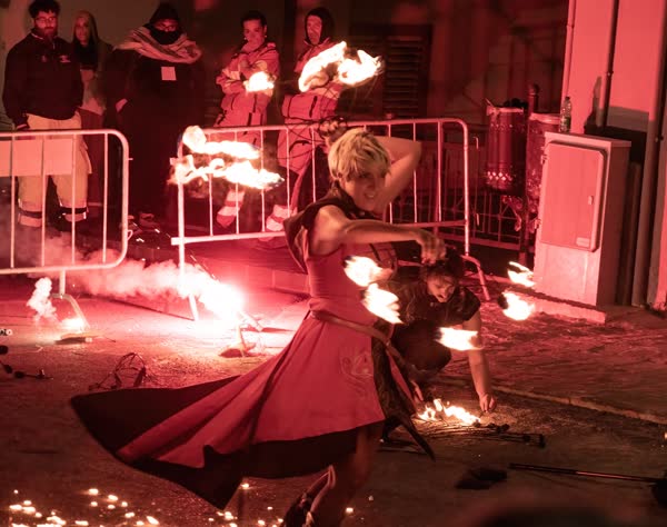 Lo spettacolo di fuoco fra le transenne della piazza, Brindisi Montagna 2022