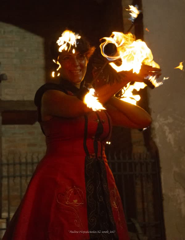 Noemi con la dragon staff davanti al corpo, Ca'pacciàmm Street Fest 2026