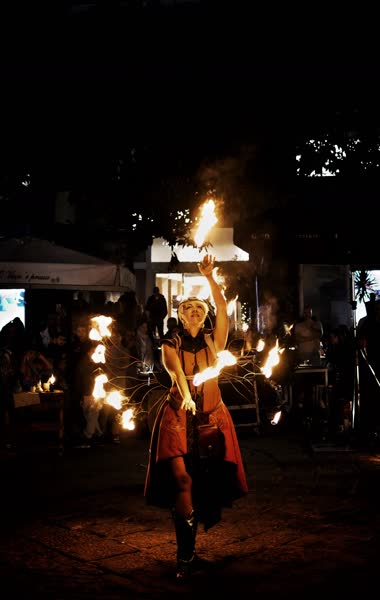 Noemi con le ali di fuoco, la corona di fuoco e le palm torches, Il Crocifisso Ritrovato, Salerno 2025