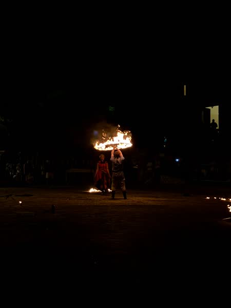 Fiamme accese davanti al pubblico, Festa Medievale di Vairano Patenora 2024