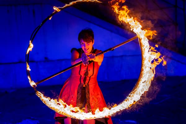 L'Hoopstaff acceso nella luce blu di scena, La Pace tra Crociati e Trinitari, Campobasso 2026